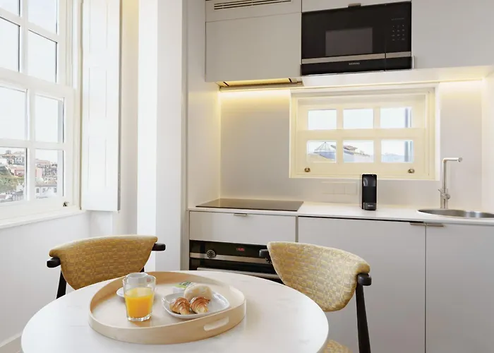 Feel Clerigos Charm Flats