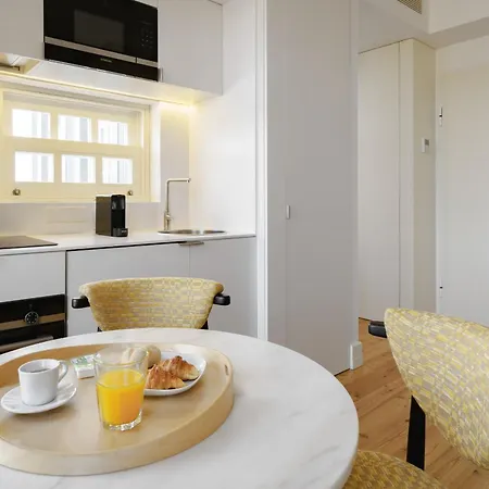 Feel Clerigos Charm Flats